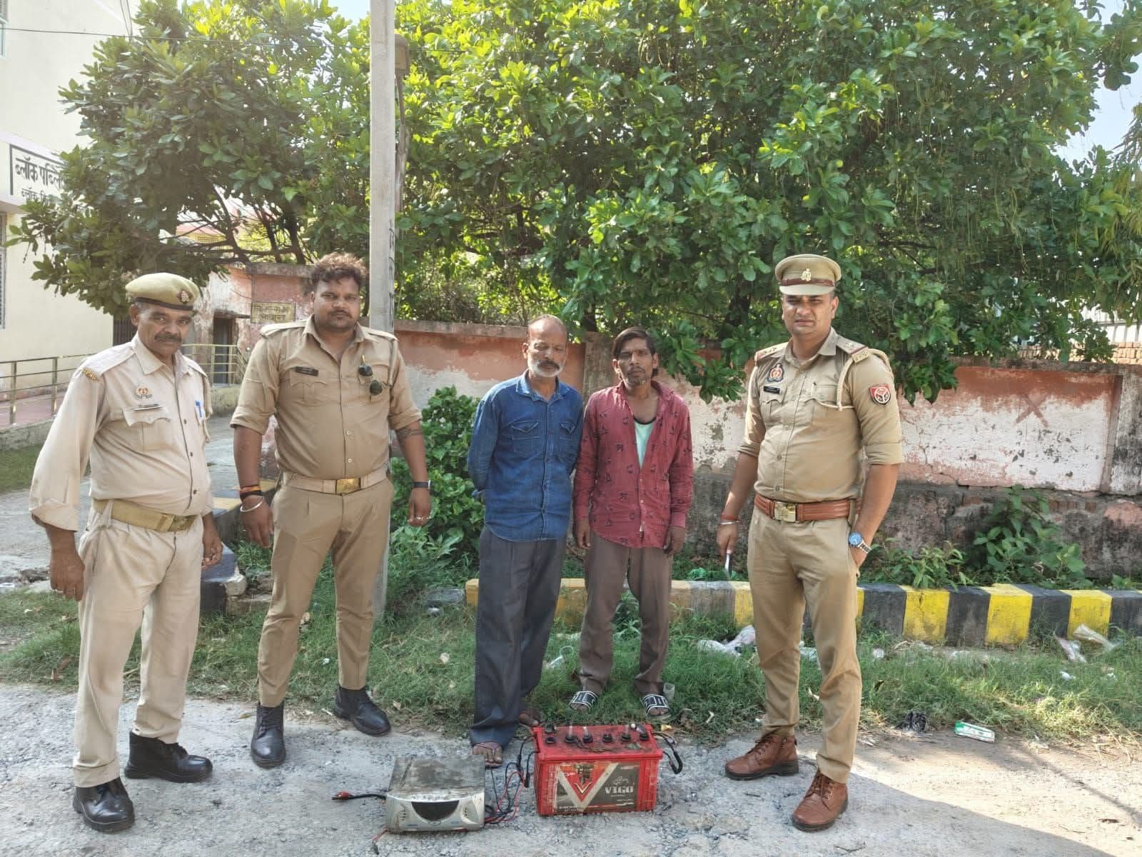मिलक में चोरी का खुलासा, थाने से 100 मीटर दूर दुकान से चोरी करने वाले दो आरोपी गिरफ्तार